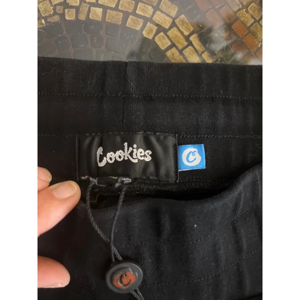 Cookies 	•	limited 	•	large